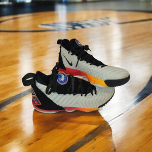 EUC Nike LeBron XVI 16 Space Travel AQ2465-188 Size 6Y Youth / Women's US 7.5